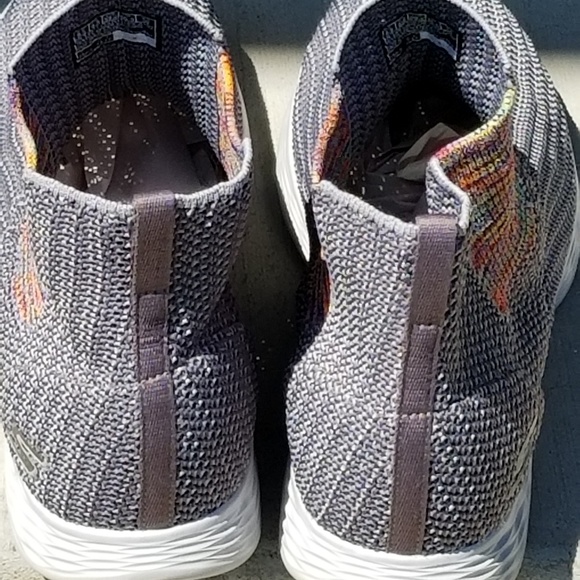 Breathable Slip-On Skechers 9.5 - Picture 5 of 6